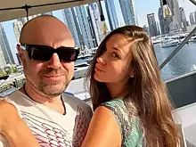 40-летняя Елена Товстик пришла в храм после пластической операции в Дубае