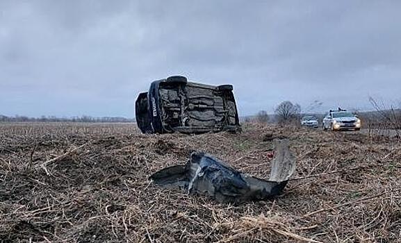 Водитель без прав перевернул машину на трассе Хабаровского края