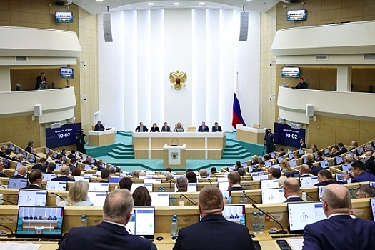 Бывший музыкант «Любэ» Вайнберг покинет Совет Федерации