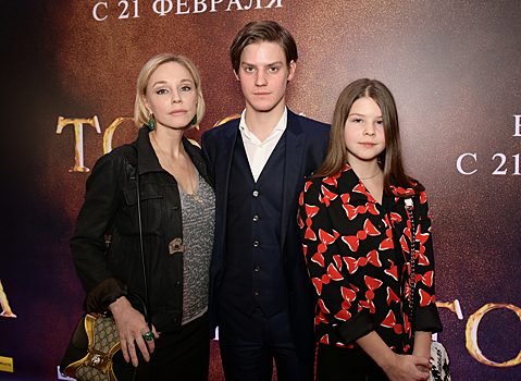 Младшие дети Олега Табакова вышли в свет вместе с мамой