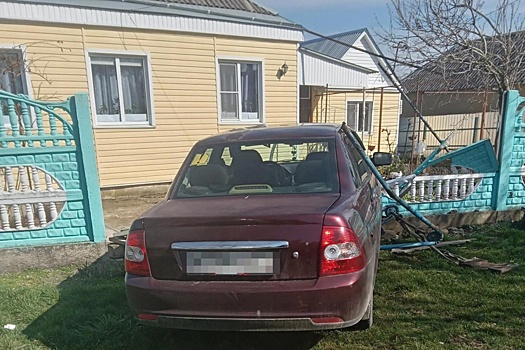 Жительница Адыгеи за рулем автомобиля сбила двух маленьких детей