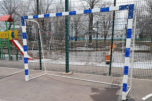 Под Саратовом умерла девочка, на которую упали футбольные ворота