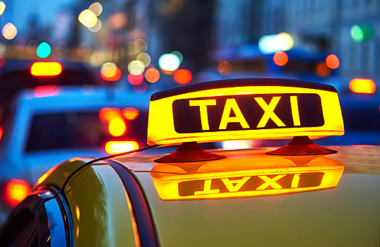 Самозанятые попросили освободить таксистов от техосмотров и медосмотров