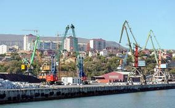 Минкавказ предлагает построить дополнительный порт в Махачкале