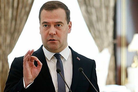 «Прямо из СИЗО»: Медведев пообещал организовать Подоляку прямое включение из Крыма