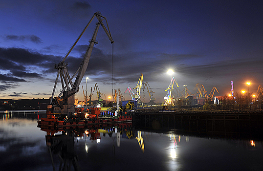 Морской порт в Мурманске может приостановить работу из-за обрушения железнодорожного моста