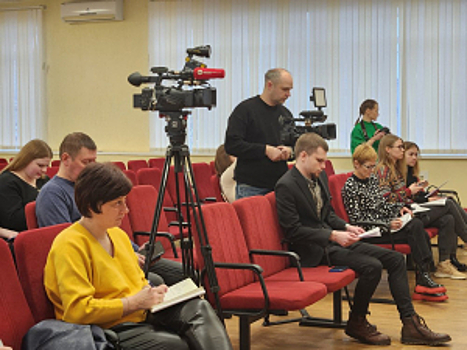 В Новгородской области «Студенческий десант» начался с брифинга для будущих журналистов