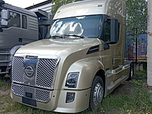 Стала известна цена в РФ на большой капотный тягач Shacman