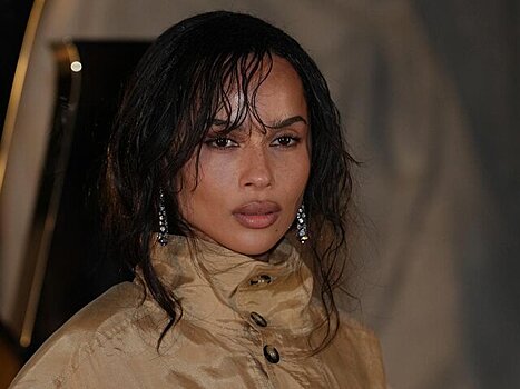 People: актриса Зои Кравиц несколько раз летала к Гарри Стайлсу в Рим