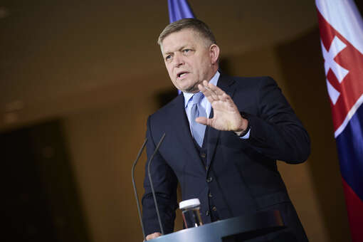 Politico: ЕС может закрыть Словакии доступ к фондам из-за политики премьера Фицо