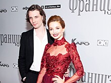Актриса и балерина Образцова пришла на премьеру «Француза» в платье-пачке, а режиссер Звягинцев привел жену