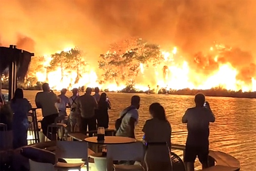 Генконсульство РФ в Турции сообщило об отсутствии обращений в связи с пожарами