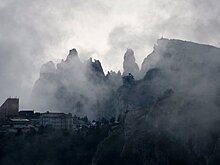 На крымском плато Ай-Петри начался демонтаж незаконных строений