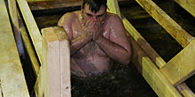 В прорубь с головой: православные белорусы отмечают Крещение