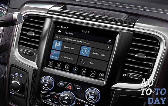 FCA позволяет совершать покупки с сенсорного экрана автомобиля
