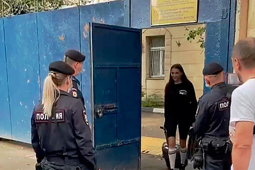 Участницу Pussy Riot арестовали за демонстрацию нацистской символики