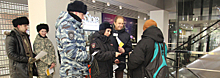 В Магадане полицейские, казаки и общественники провели профилактические беседы с подростками в торгово-развлекательном центре