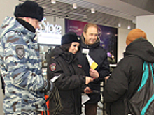 В Магадане полицейские, казаки и общественники провели профилактические беседы с подростками в торгово-развлекательном центре