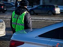 В Новосибирске КамАЗ помял несколько легковушек на мосту