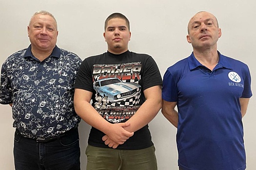 Губернатор поручил наградить учителей и ученика, скрутивших дебошира в школе