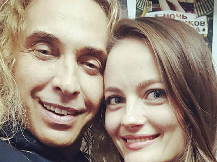 Девушка считает, что у звездной пары хватит связей, чтобы отправить ее в тюрьму. Об этом сообщает РИА Новости. 