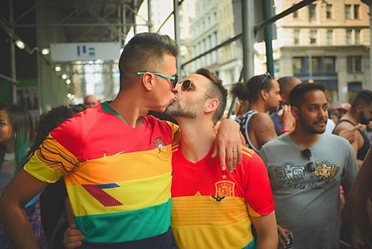 Форма равенства: Чемпионат мира объединили с парадом ЛГБТ