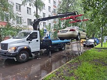 В Конькове эвакуировали на временную стоянку бесхозную иномарку