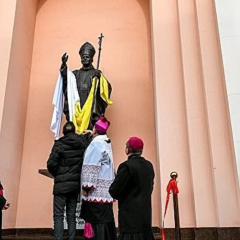 В Запорожье открыли памятник папе Римскому Иоанну Павлу II