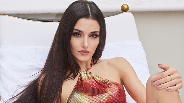 Ханде Эрчел скопировала «голый» наряд Кендалл Дженнер