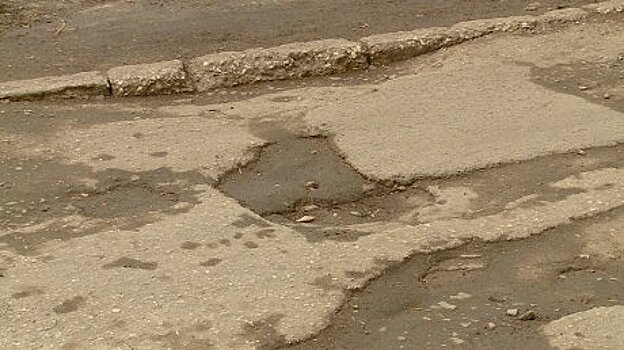 Разбитая дорога на проспекте Победы стала полосой препятствий