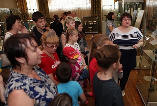 Дети из реабилитационного центра «Талисман» посетили выставку ювелирного искусства в Екатеринбурге