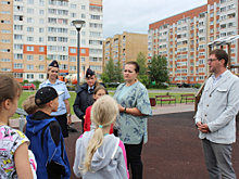 В Новгородской области полицейские и общественники напомнили детям и родителям о мерах безопасности во время летнего отдыха