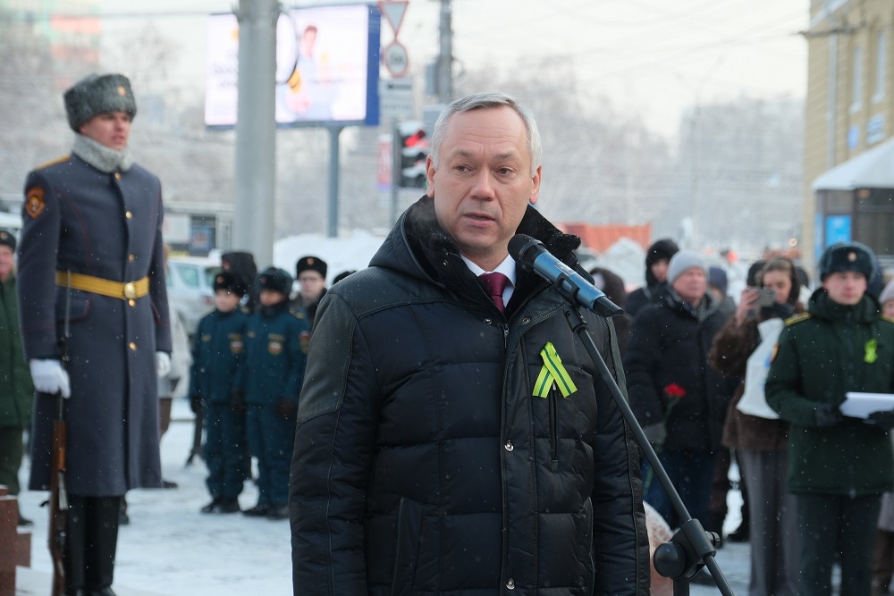 Новосибирский губернатор поздравил жителей региона с Днем воинской славы России