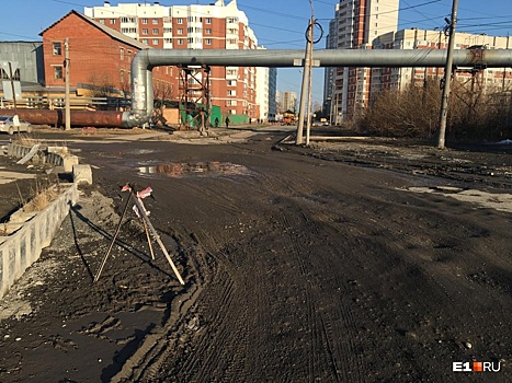 На Сортировке займутся проблемным перекрестком, где водители много лет попадают в ямы-ловушки