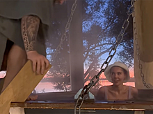 Оксана Самойлова опубликовала видео из хаммама в купальнике