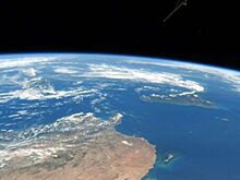 Российский спутник приблизился к американскому Intelsat