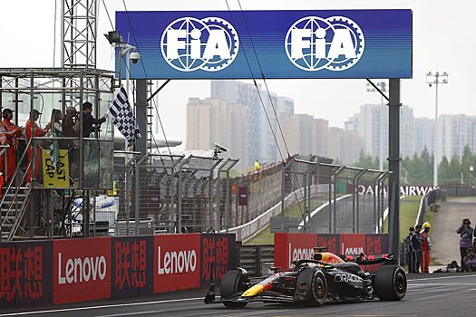 Формула-1 Гран-при Китая — 2024, гонка: Ферстаппен выиграл гонку, Норрис впереди Переса, Алонсо — седьмой после прорыва