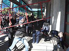 Протестующие в Албании штурмуют здание правительства