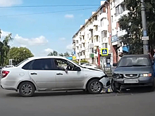 Две легковушки не поделили перекресток в Ленинске-Кузнецком