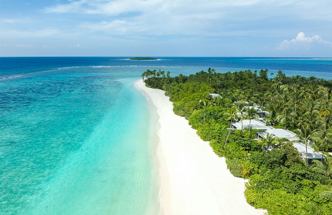 На Мальдивах открывается новый отель с бассейном