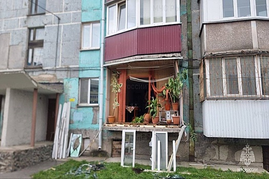 В Южно-Сахалинске от хлопка газового баллончика повредило балкон в жилом доме