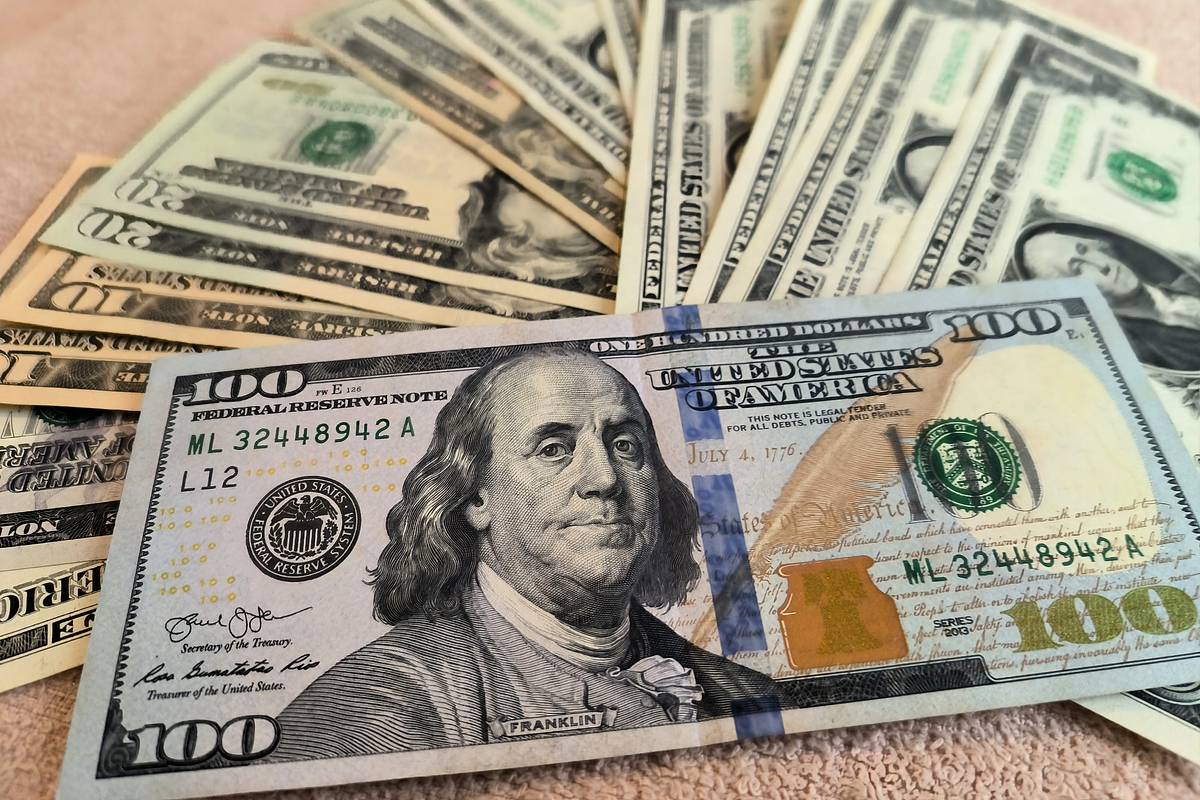 Иностранец привез в Россию доллары и оказался под угрозой тюрьмы