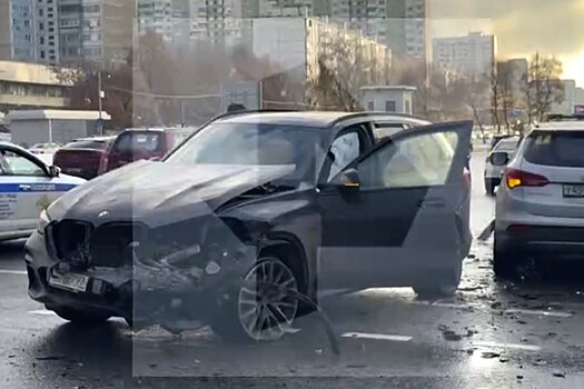 Массовое ДТП с двумя BMW произошло в Москве, пострадали двое