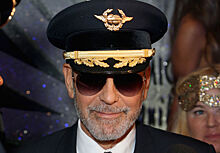Пилот Джордж Клуни и стюардесса Синди Кроуфорд на Casamigos & Catch Halloween party