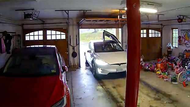 Почему от мудреных дверей Tesla Model X одни проблемы