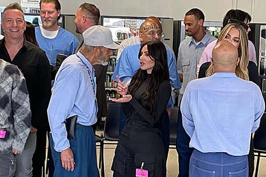 Ким и Хлоя Кардашьян посетили калифорнийскую тюрьму для работы над судебной реформой