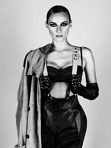 Хотя ее холодный взгляд будоражит сердца поклонников.