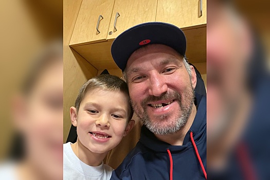 Сын Овечкина лишился переднего зуба вслед за отцом