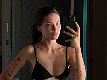 Диджей Карина Истомина снялась в облегающем комбинезоне