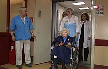 Врачи 13-й Городской больницы хотят поставить на ноги 95-летнего ветерана